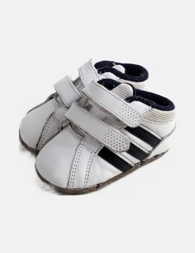 Adidas Zapatilla blanca detalle velcro