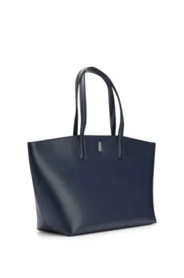 Bolso shopper de piel con herrajes de la marca