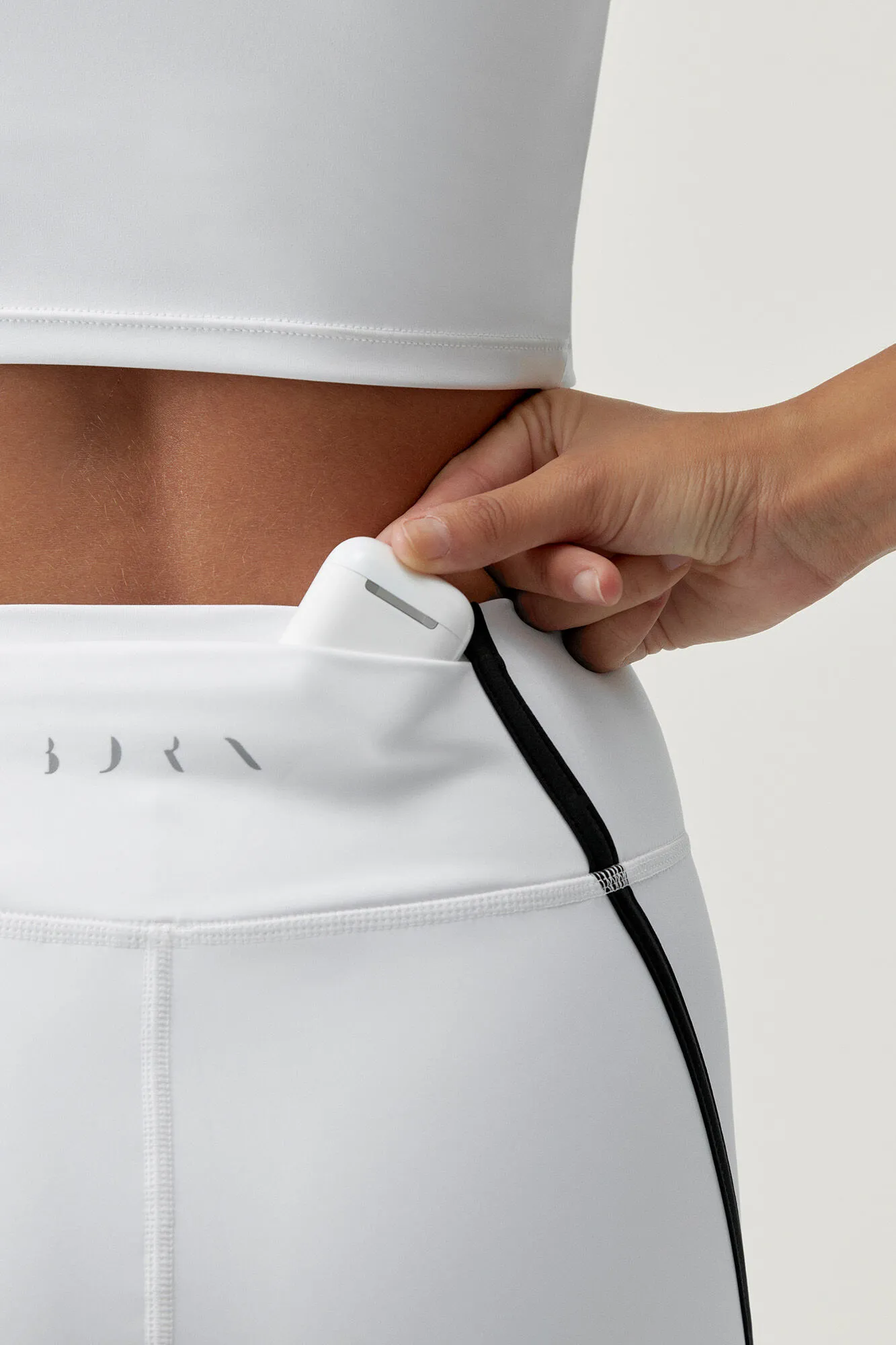 Born Living Yoga Short Daira White/Black