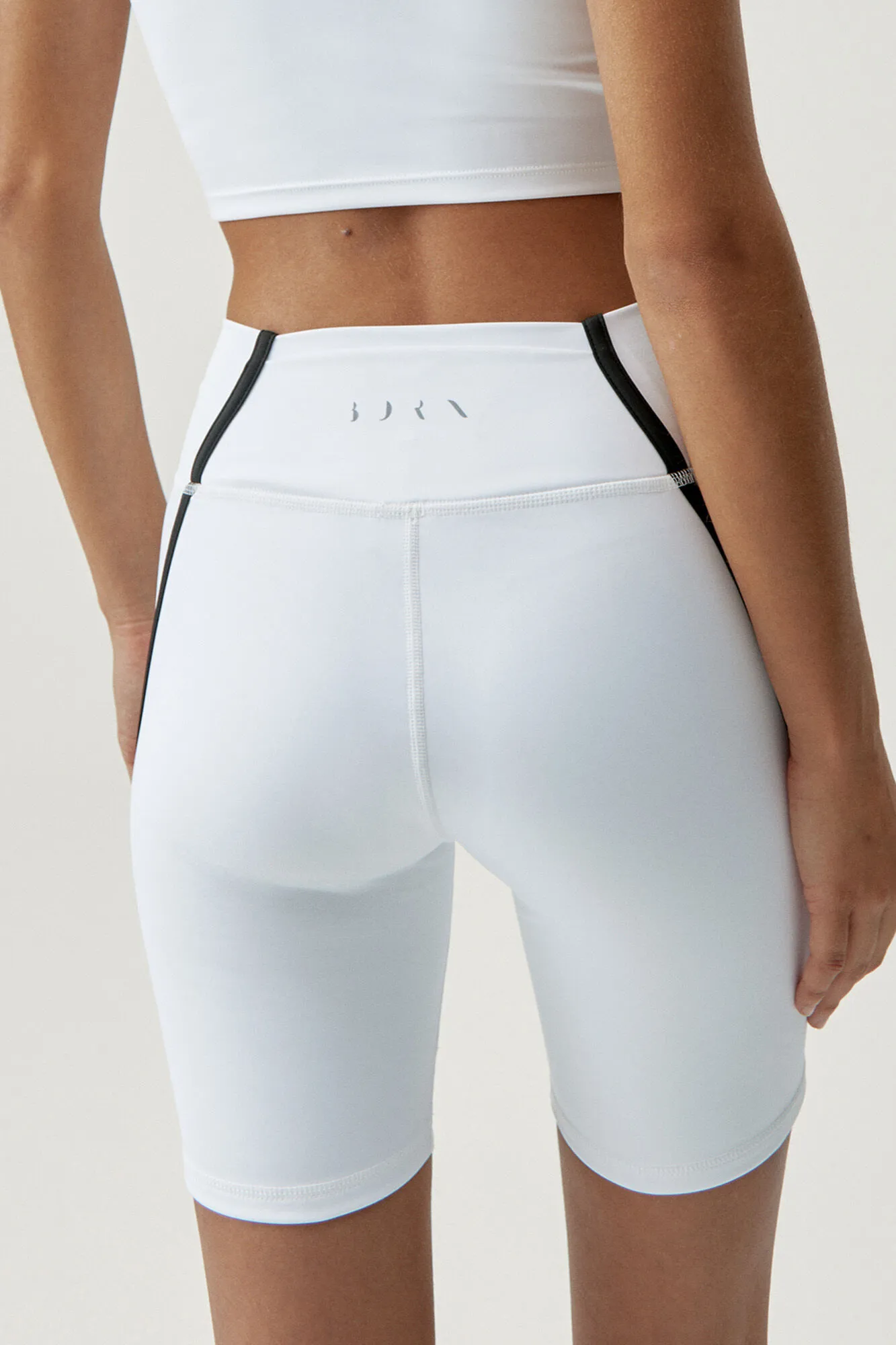Born Living Yoga Short Daira White/Black