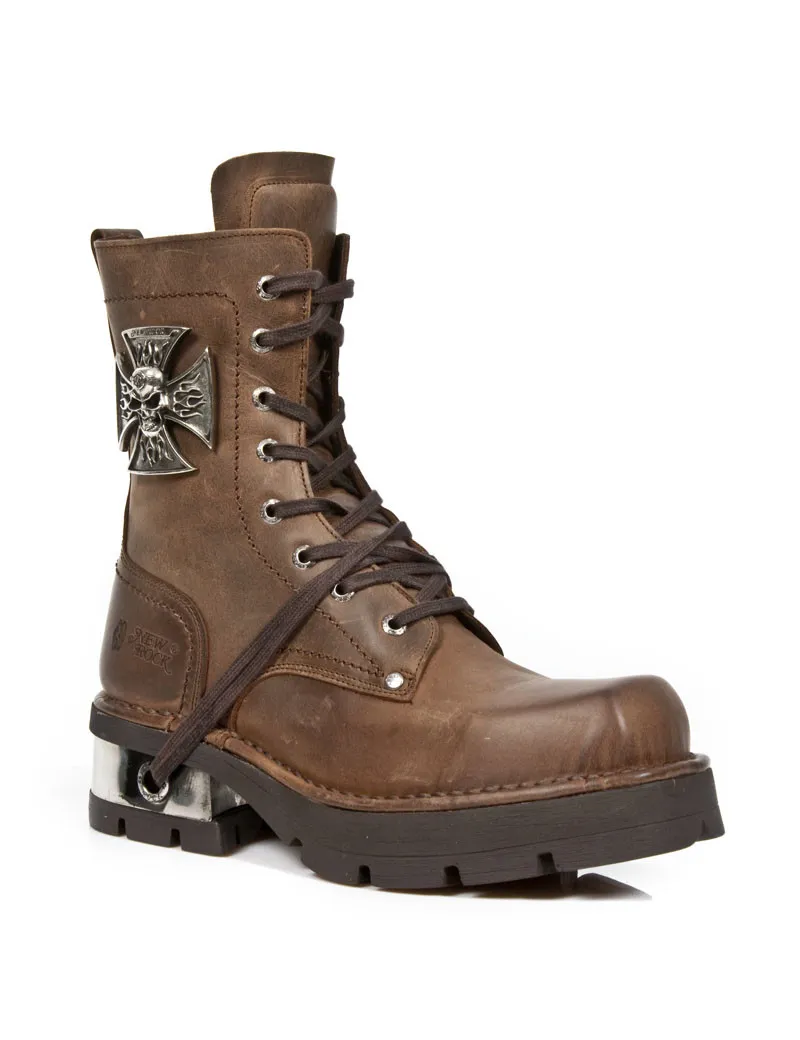 BOTAS MARRONES CON CORDONES DE NEW ROCK CON DETALLE DE CALAVERA Y CRUZ