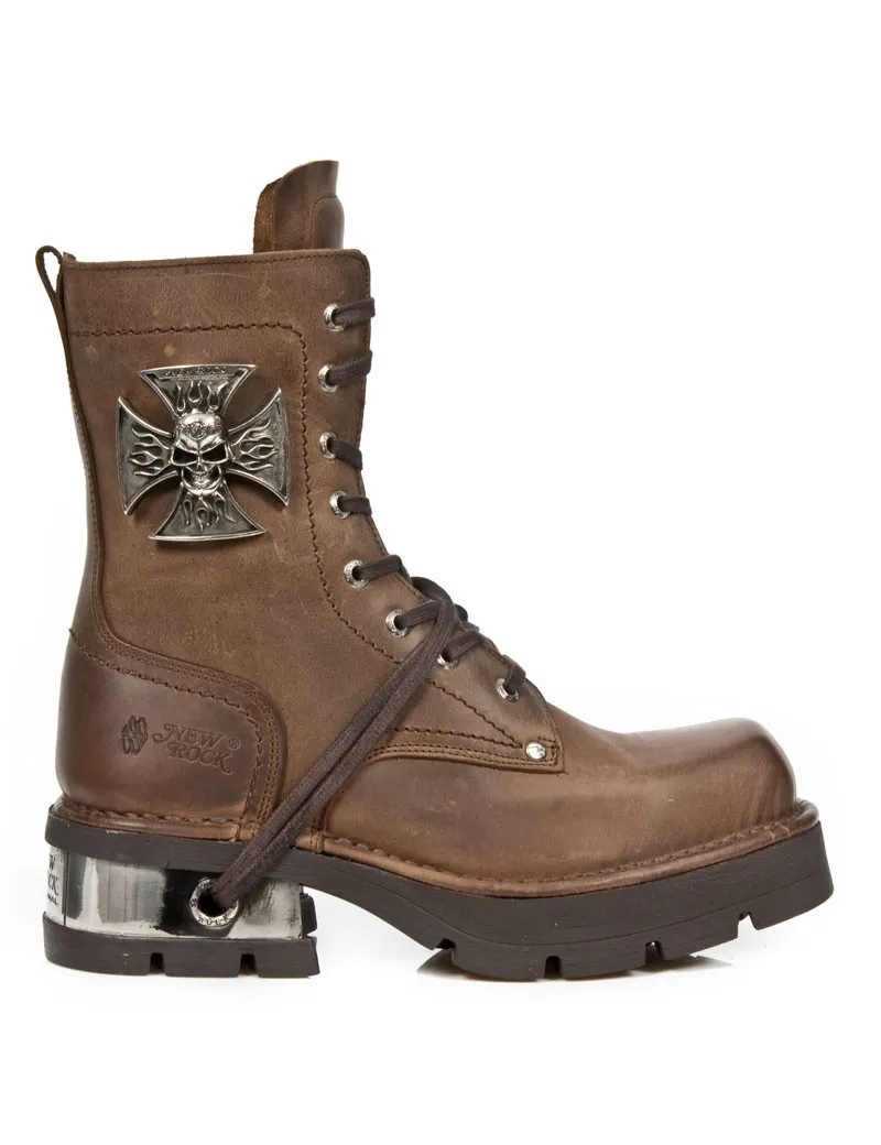 BOTAS MARRONES CON CORDONES DE NEW ROCK CON DETALLE DE CALAVERA Y CRUZ