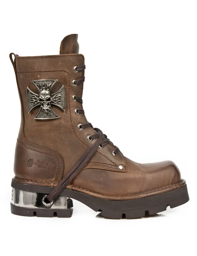 BOTAS MARRONES CON CORDONES DE NEW ROCK CON DETALLE DE CALAVERA Y CRUZ
