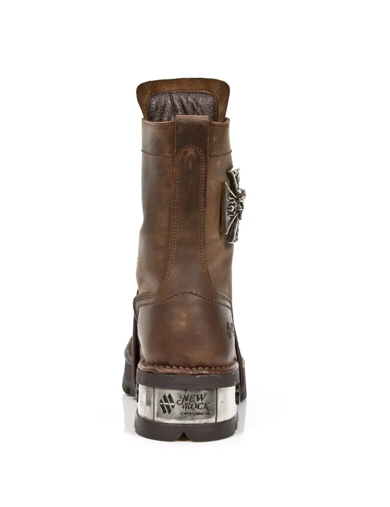 BOTAS MARRONES CON CORDONES DE NEW ROCK CON DETALLE DE CALAVERA Y CRUZ