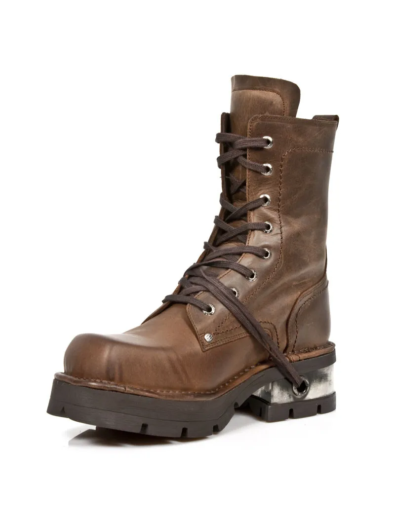 BOTAS MARRONES CON CORDONES DE NEW ROCK CON DETALLE DE CALAVERA Y CRUZ