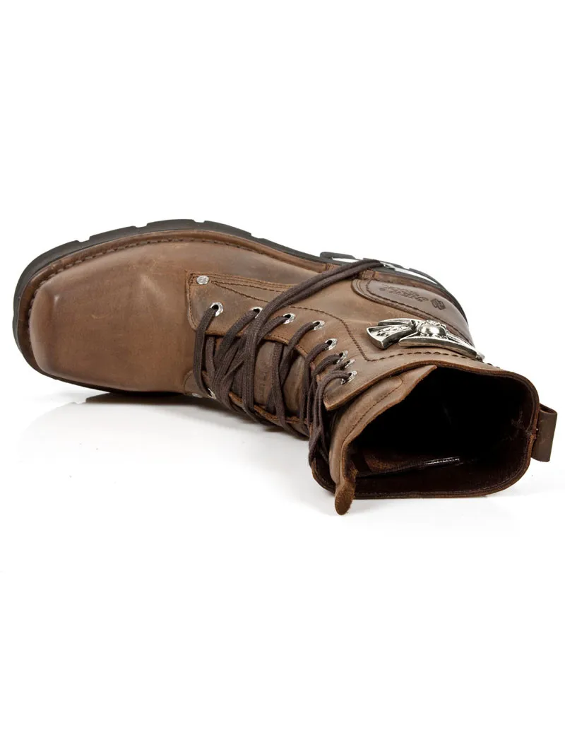 BOTAS MARRONES CON CORDONES DE NEW ROCK CON DETALLE DE CALAVERA Y CRUZ