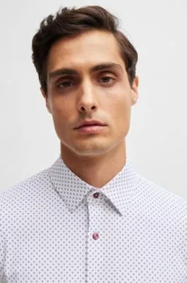 Camisa slim fit en material técnico elástico estampado