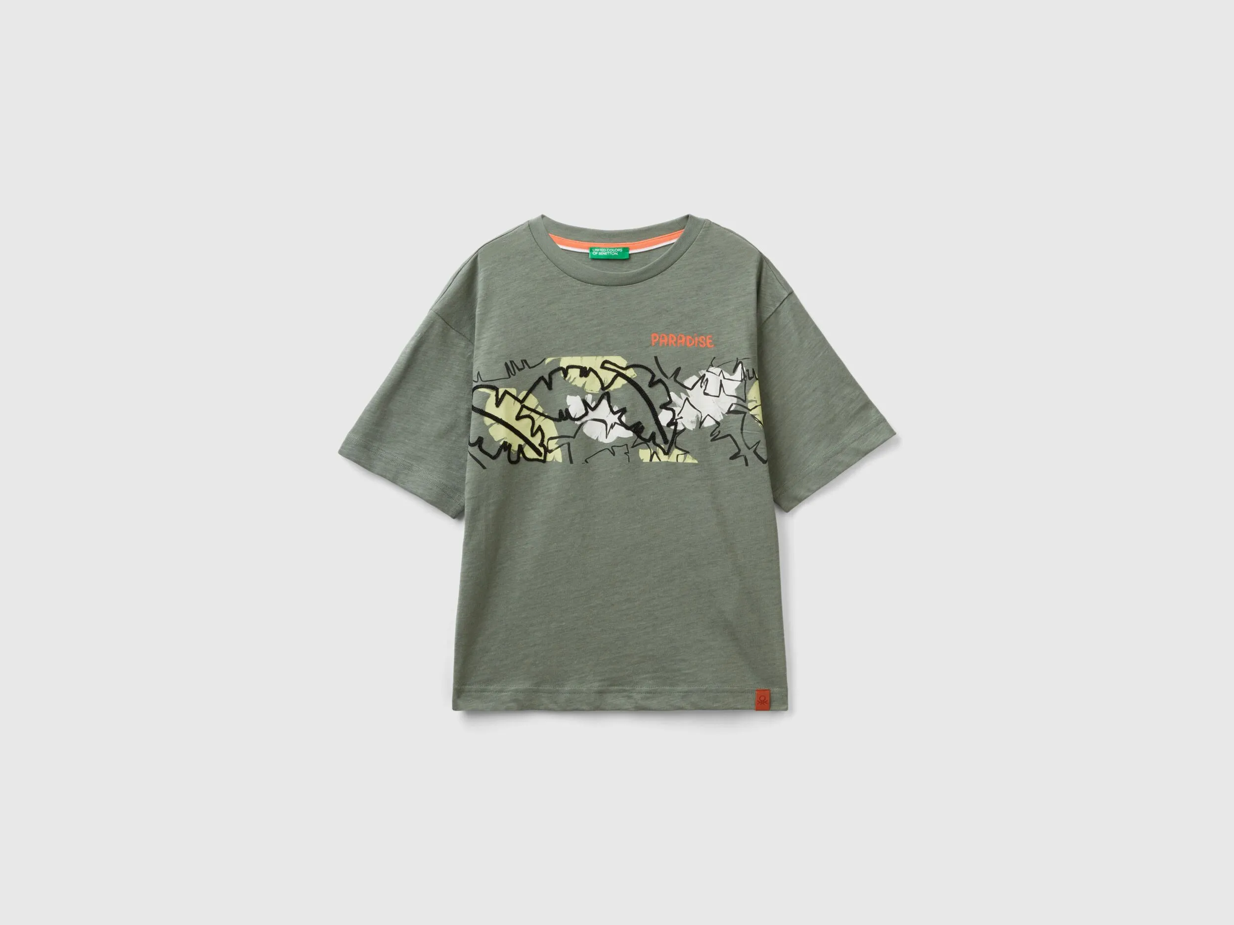 Camiseta con estampado exótico