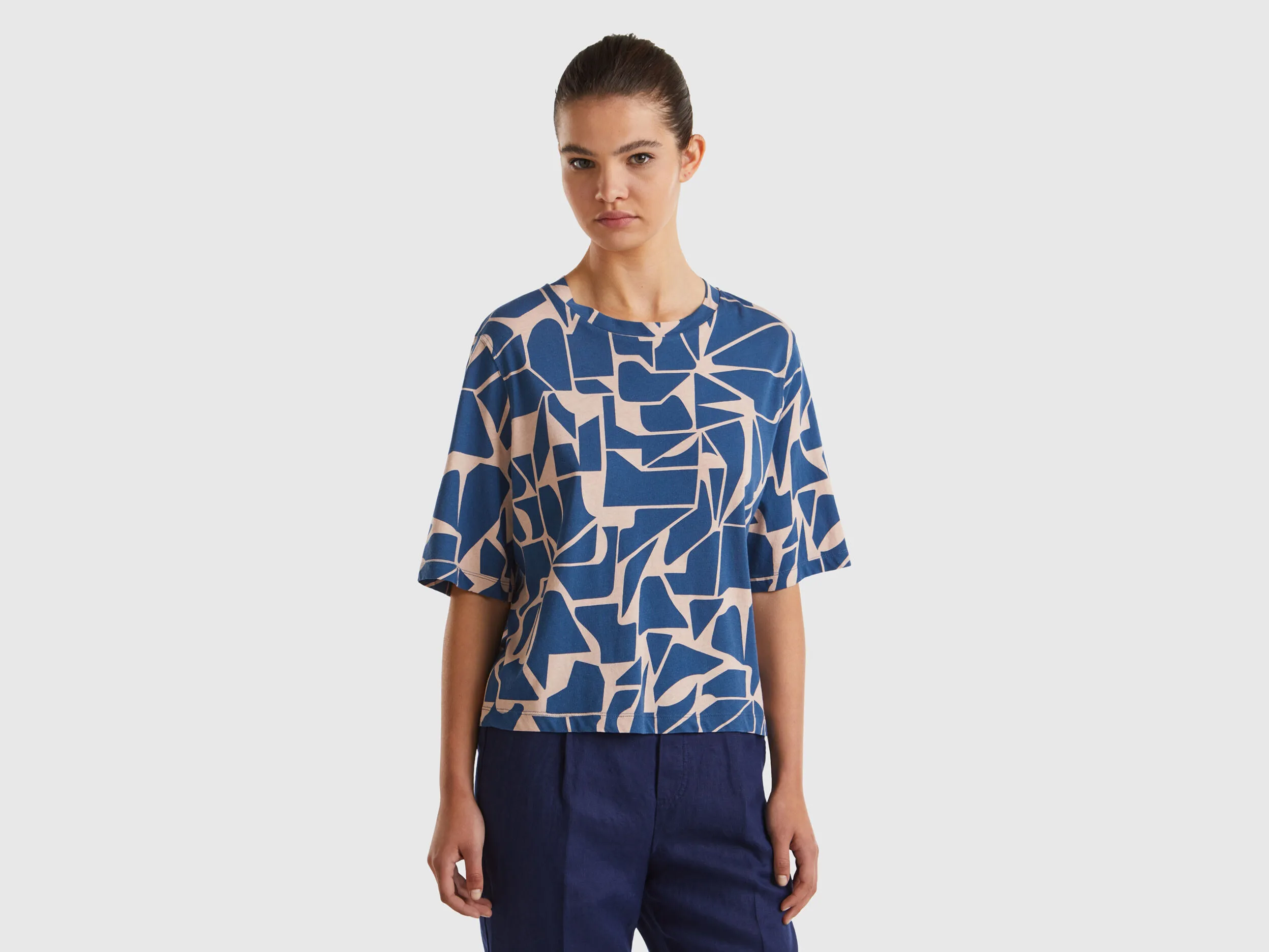Camiseta con estampado geométrico
