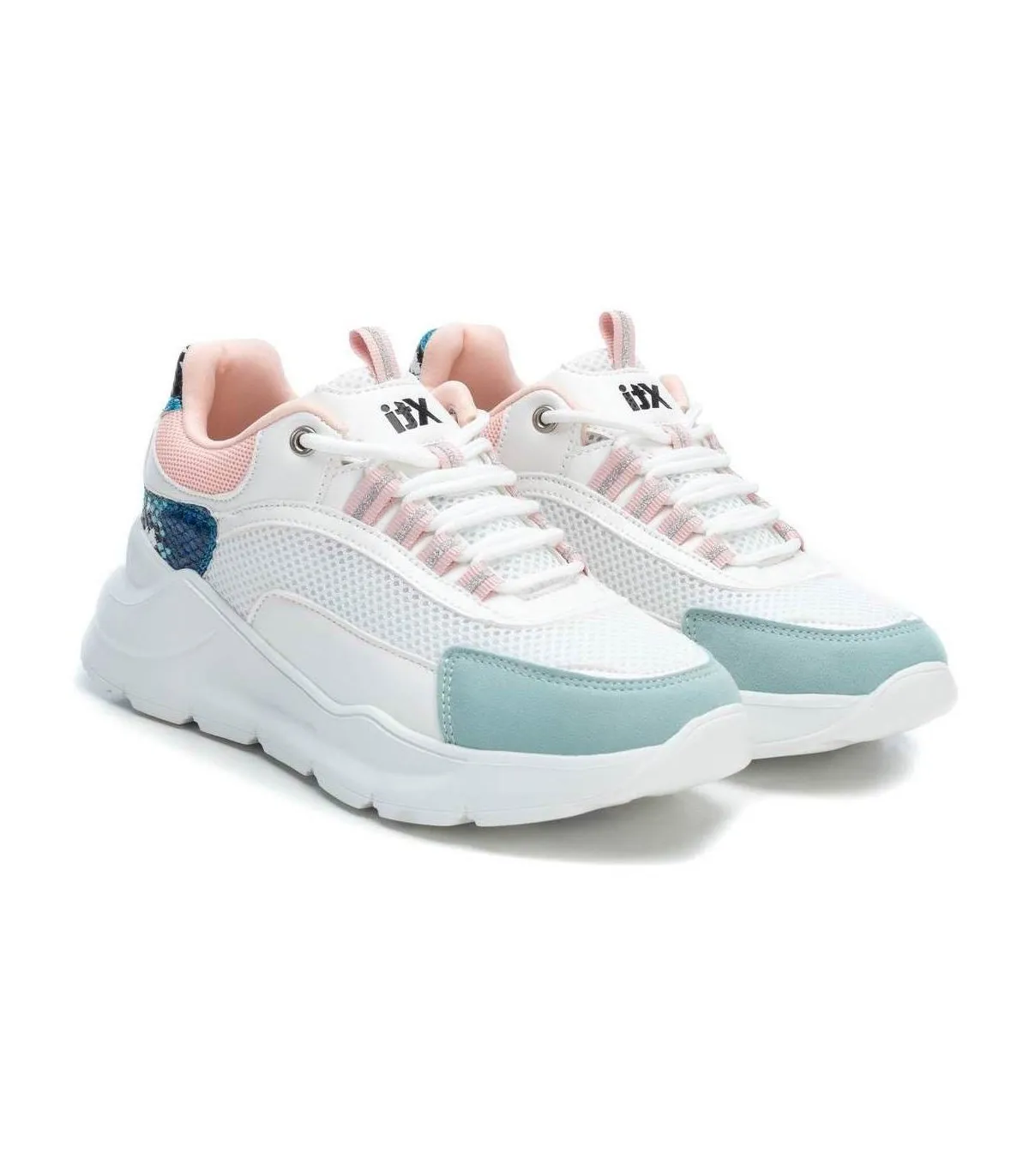 Deportivo combinado en color celeste y blanco
