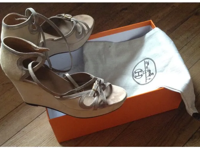 Hermès Sandalias Beige 