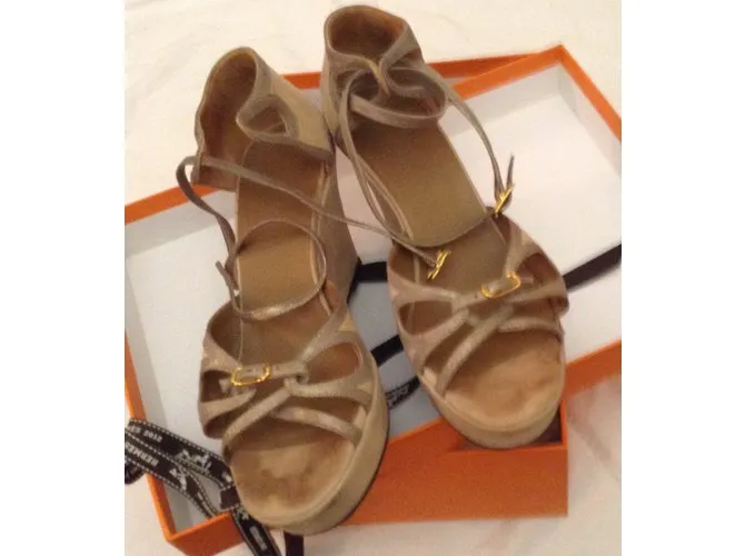 Hermès Sandalias Beige 