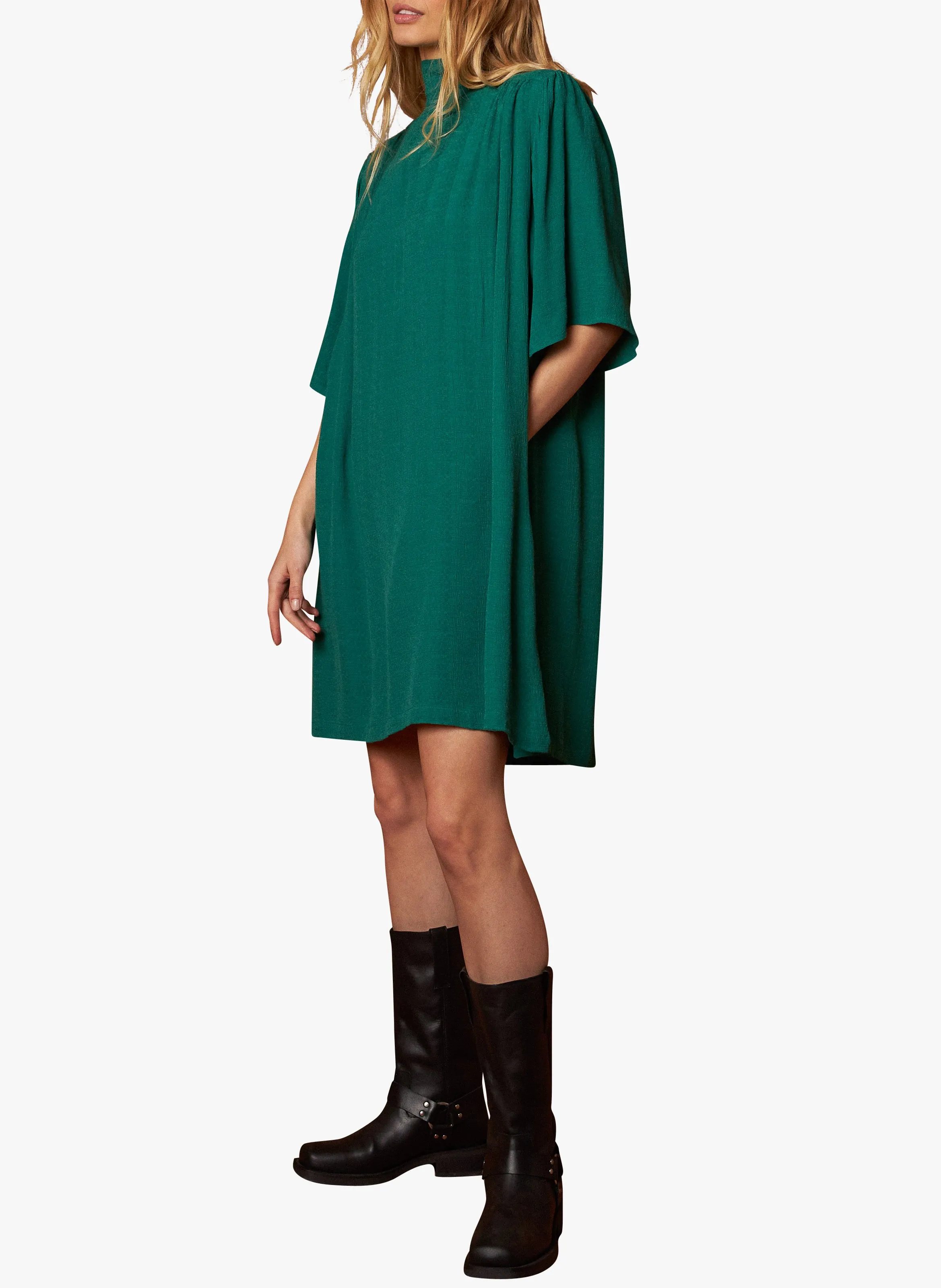 INDI & COLD Vestido corto con cuello alto en verde