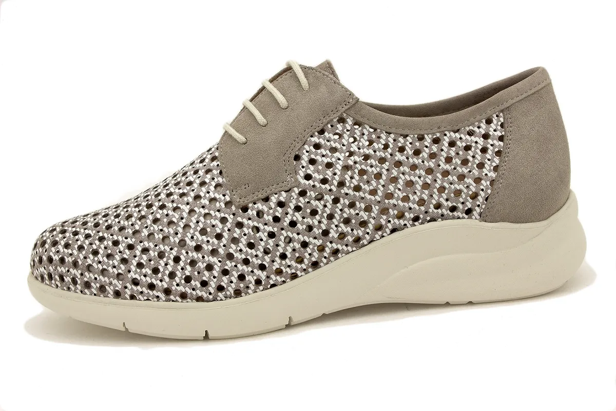 LACEUP SHOE PEARL SPIKE