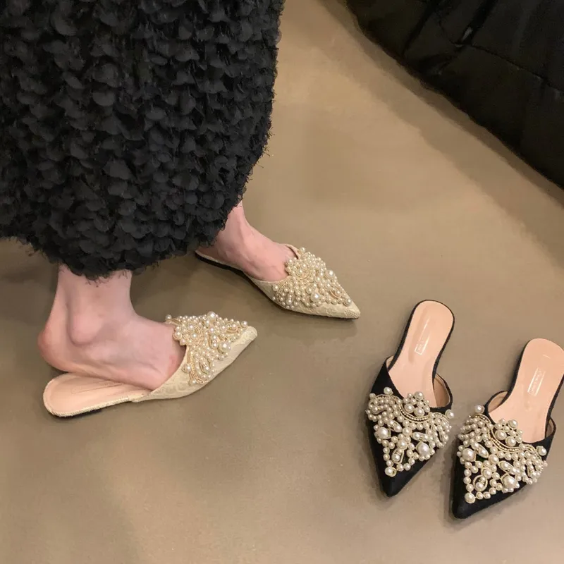 Mulas de mujeres Summer 2024 Nuevos tacones de punta puntiaguda Pearl Outdoor Ladies Slippers Vestido Mujer zapatos Q75