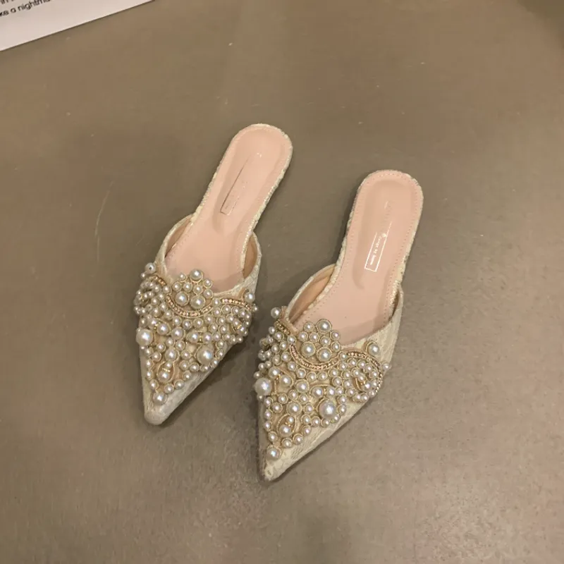 Mulas de mujeres Summer 2024 Nuevos tacones de punta puntiaguda Pearl Outdoor Ladies Slippers Vestido Mujer zapatos Q75