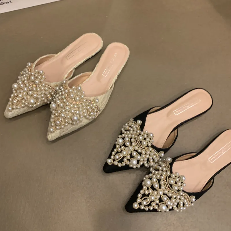 Mulas de mujeres Summer 2024 Nuevos tacones de punta puntiaguda Pearl Outdoor Ladies Slippers Vestido Mujer zapatos Q75