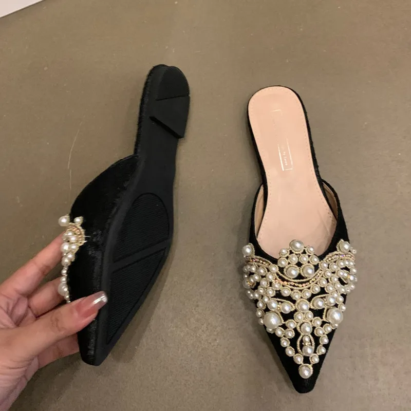 Mulas de mujeres Summer 2024 Nuevos tacones de punta puntiaguda Pearl Outdoor Ladies Slippers Vestido Mujer zapatos Q75