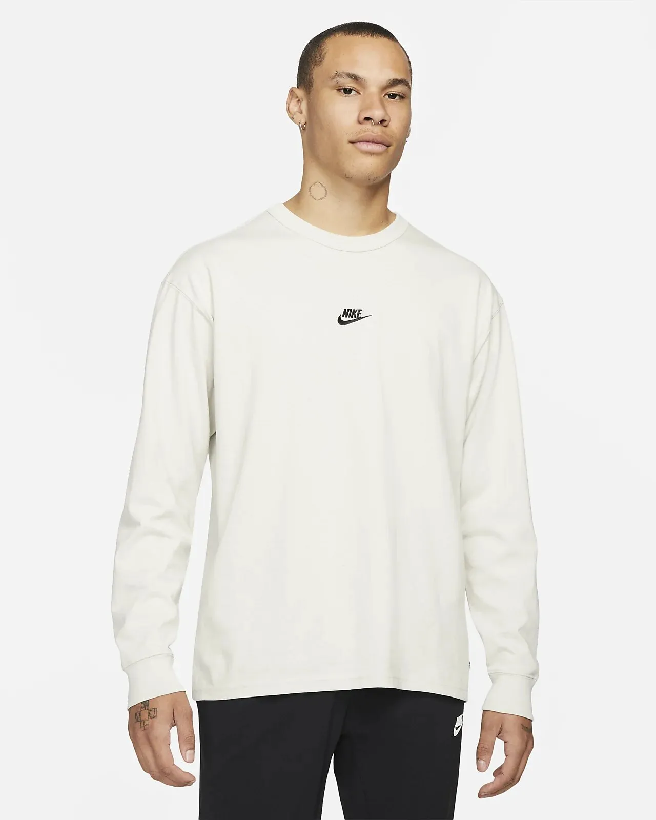 NIKE PREMIUM ESSENTIALS TSHIRT