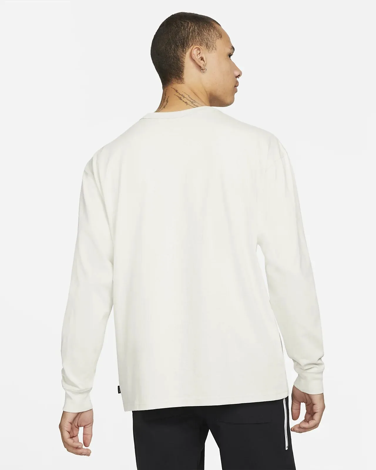 NIKE PREMIUM ESSENTIALS TSHIRT