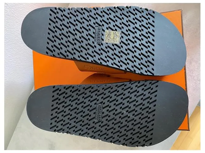 Oran Sandalias Hermès Chipre en talla  38.5 Castaño 