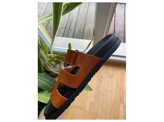Oran Sandalias Hermès Chipre en talla  38.5 Castaño 