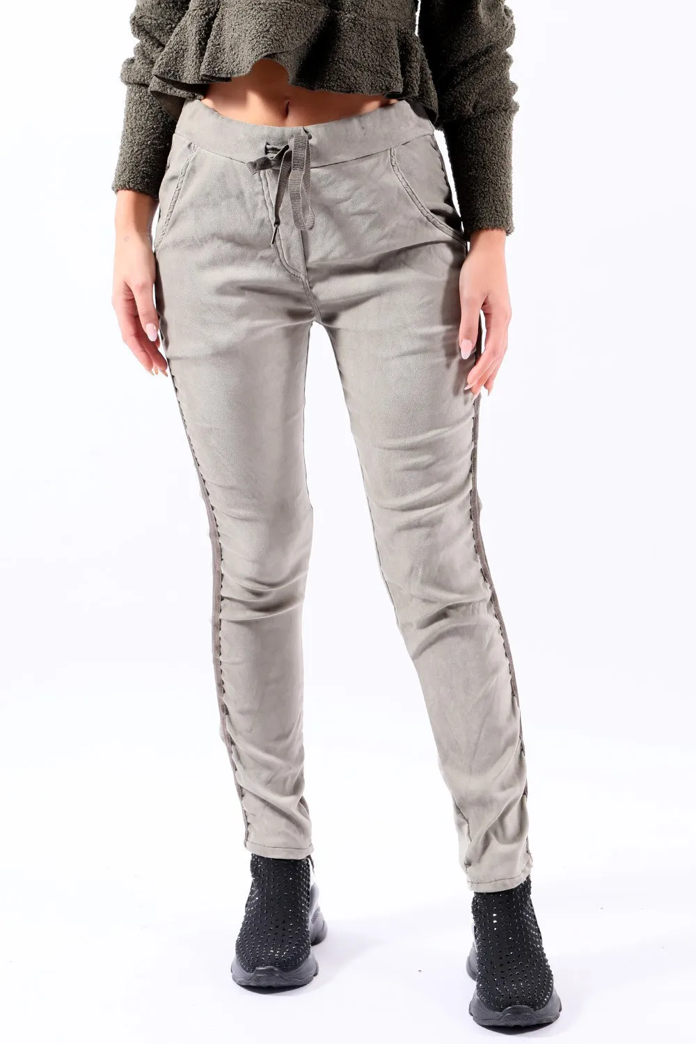 Pantalones caqui fluidos