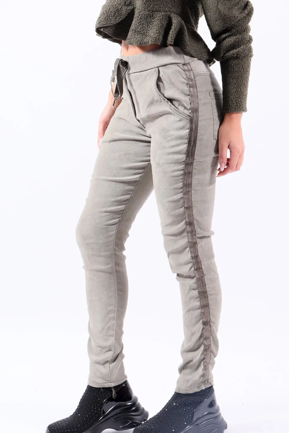 Pantalones caqui fluidos