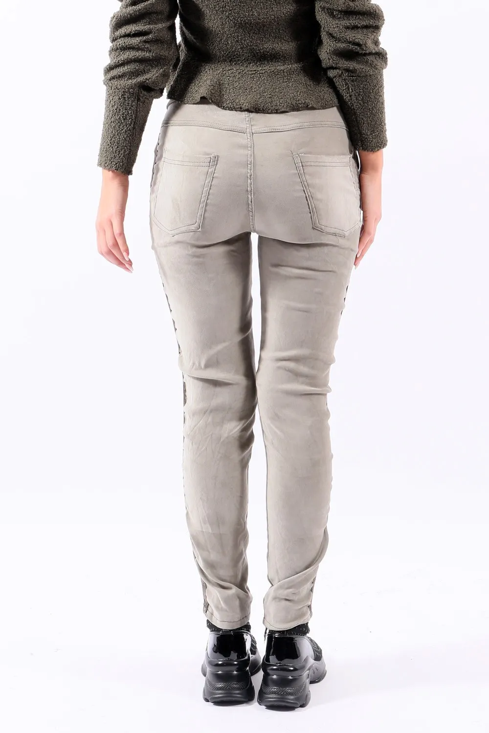 Pantalones caqui fluidos
