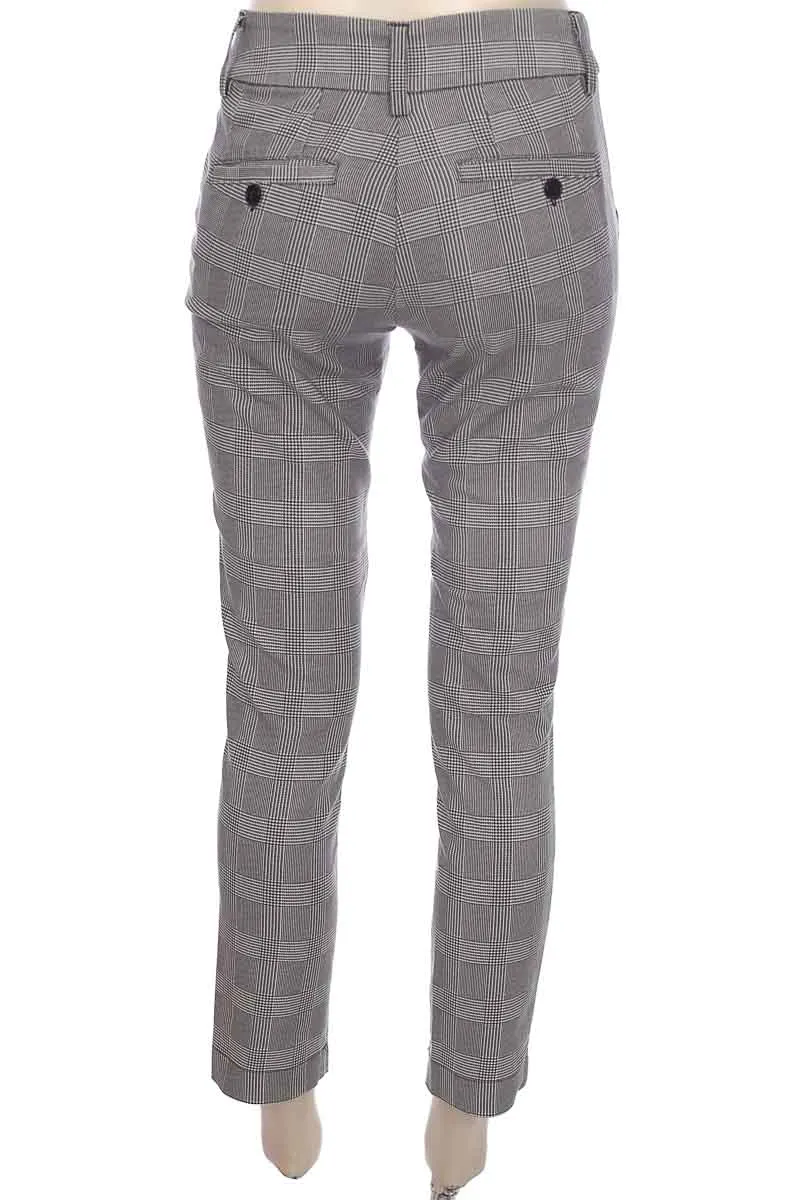 PANTALóN COLOR NEGRO  BASEMENT