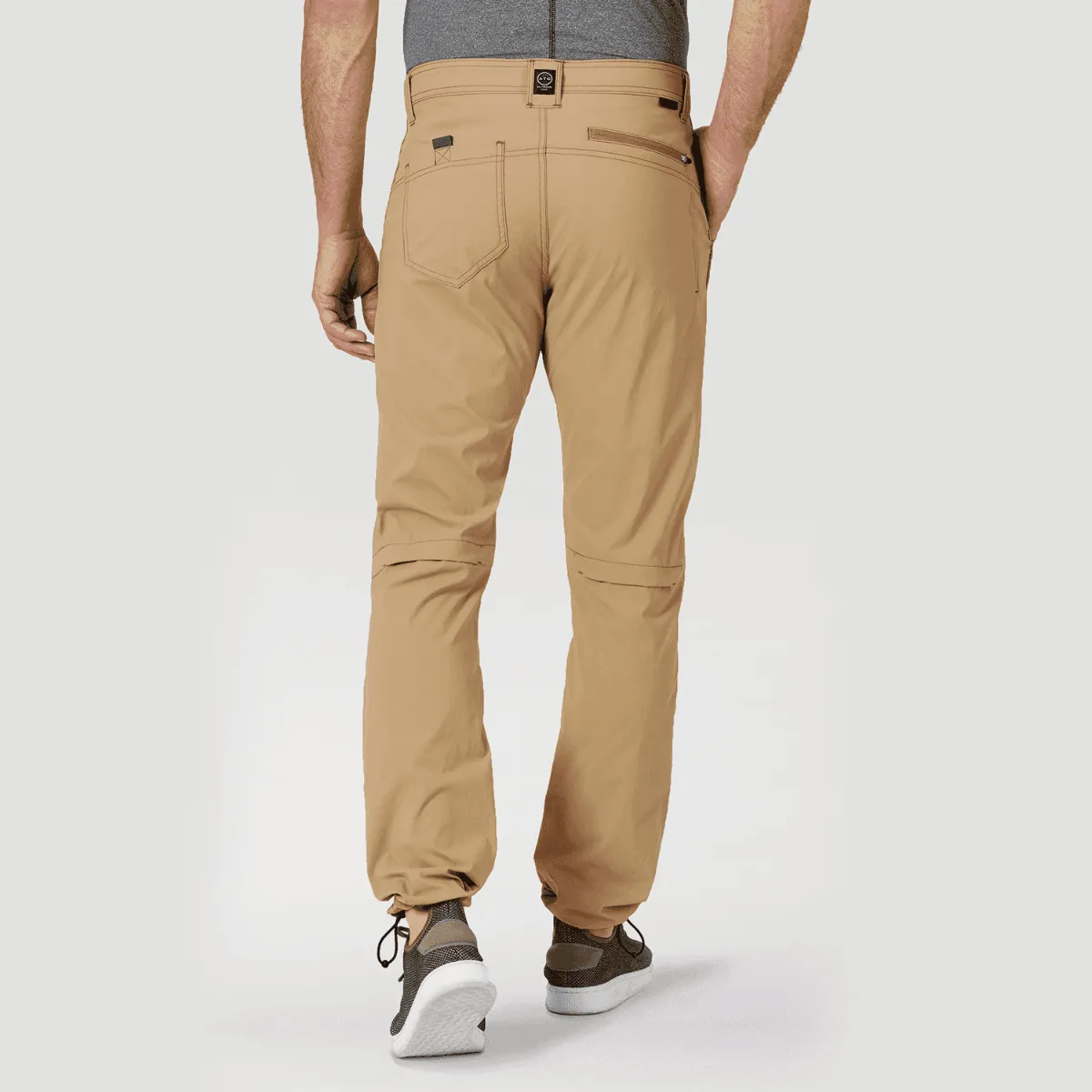 Pantalón Outdoor Hombre ATG by Wrangle Convertible Trail Jogger Café