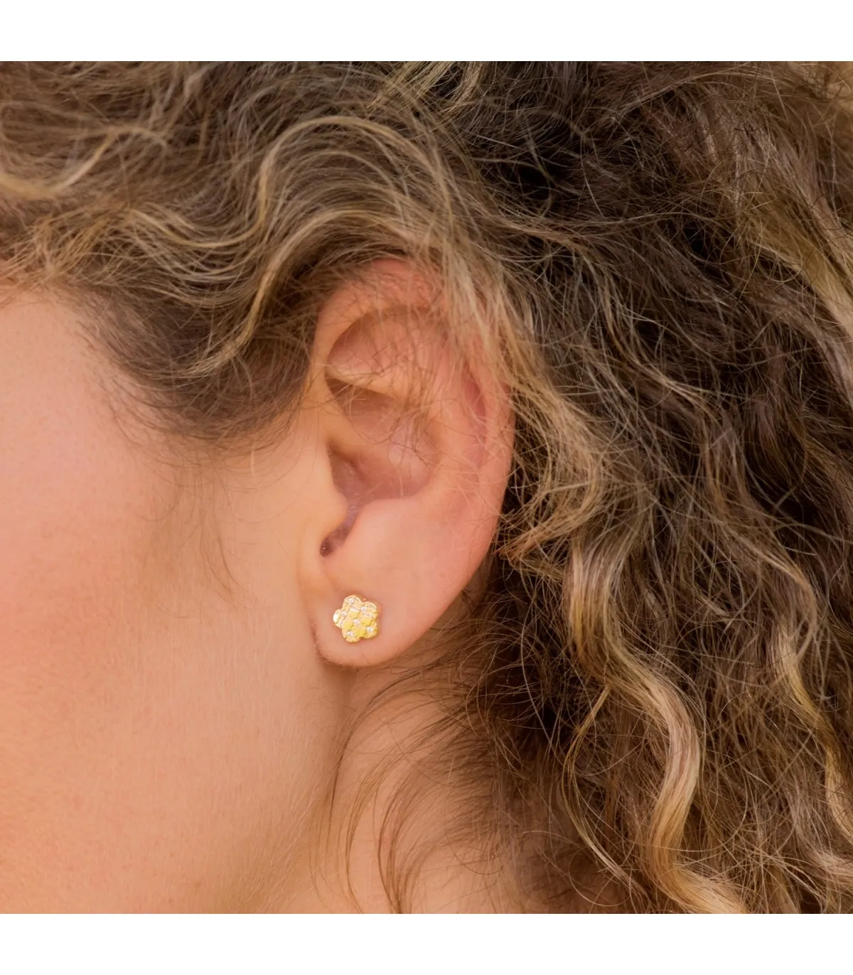 Pendientes Jolie Flor Oro Amarillo 18K