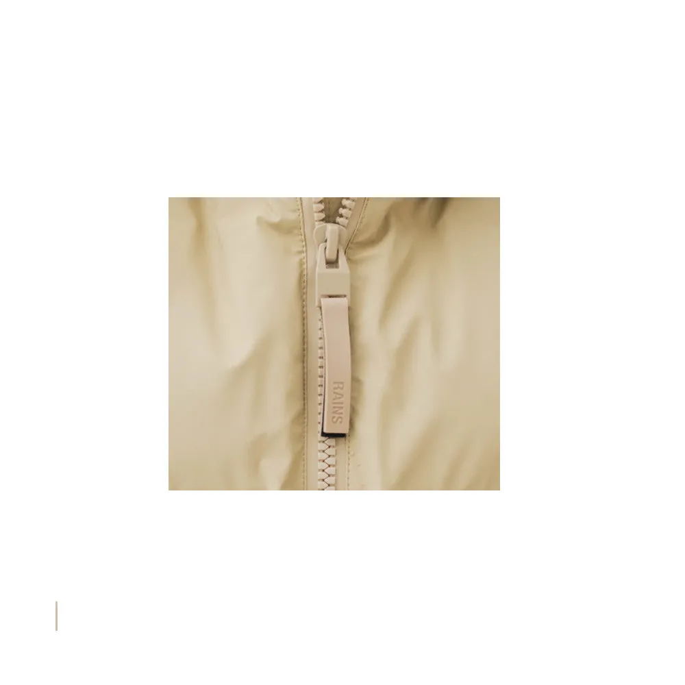 Plumón Impermeable Unisex Rains ALTA PUFFER JACKET 15120 Color Arena
