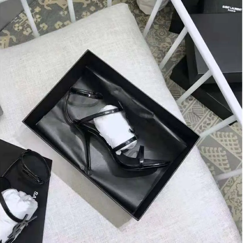 Saint Laurent YSL Mujer Cassandra Sandalia Charol Logo Negro 10.5cm