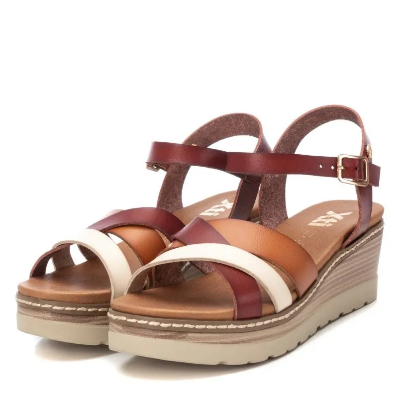 Sandalia de mujer XTI 142849 Camel