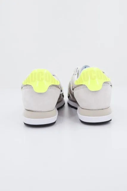 SAUCONY