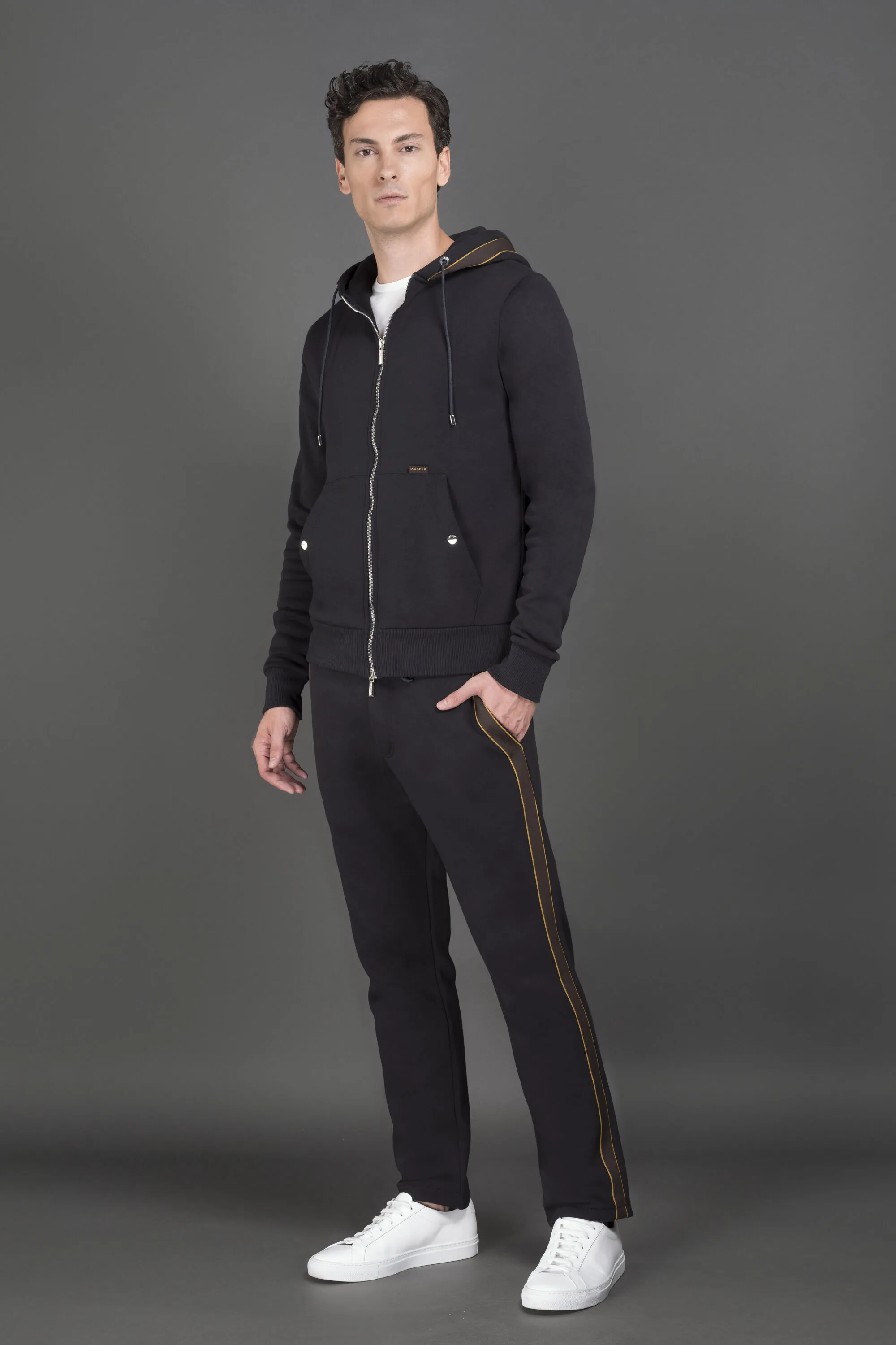 SUDADERAS Y CH&AACUTE;NDALES JUXSFT