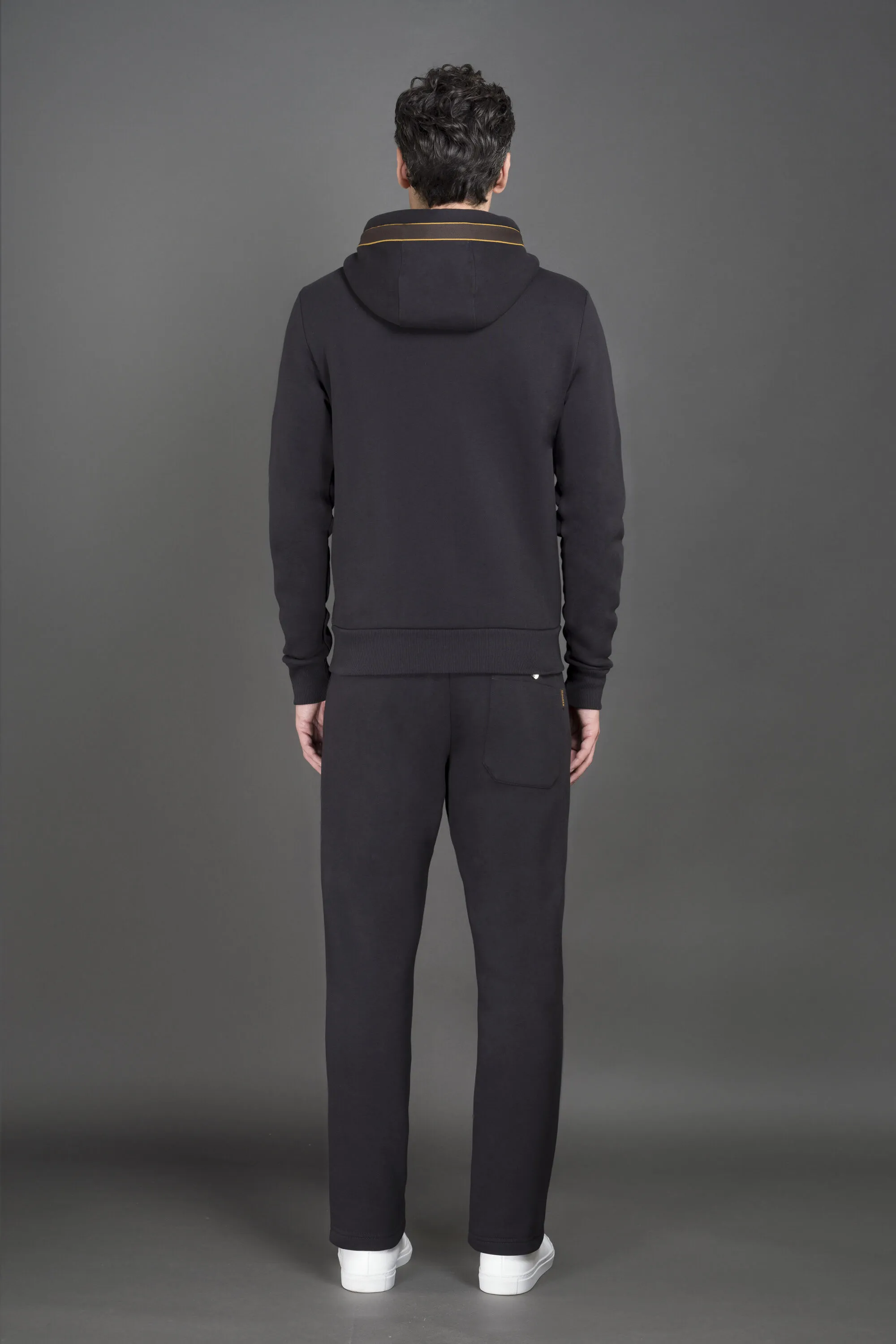 SUDADERAS Y CH&AACUTE;NDALES JUXSFT