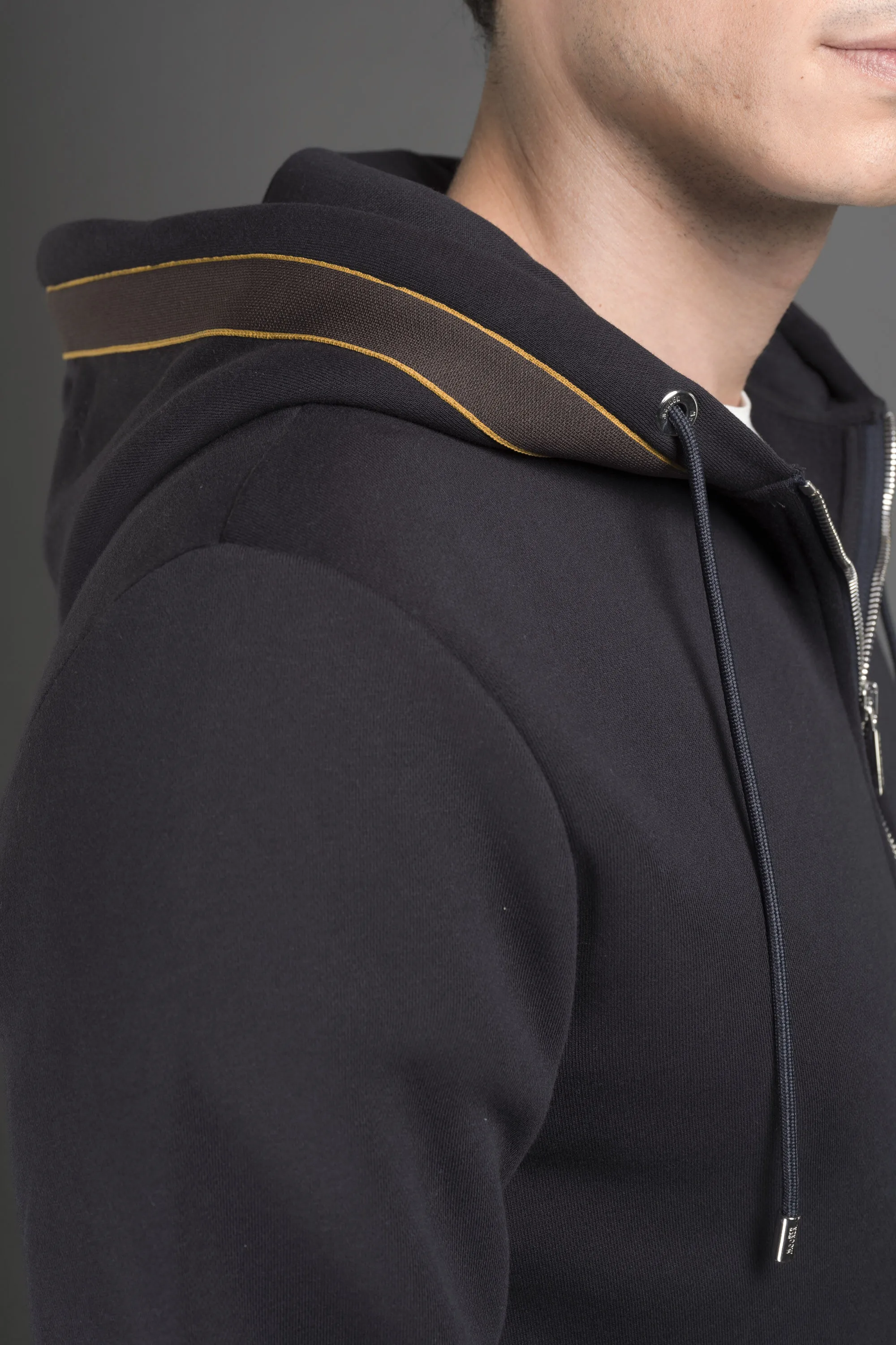 SUDADERAS Y CH&AACUTE;NDALES JUXSFT