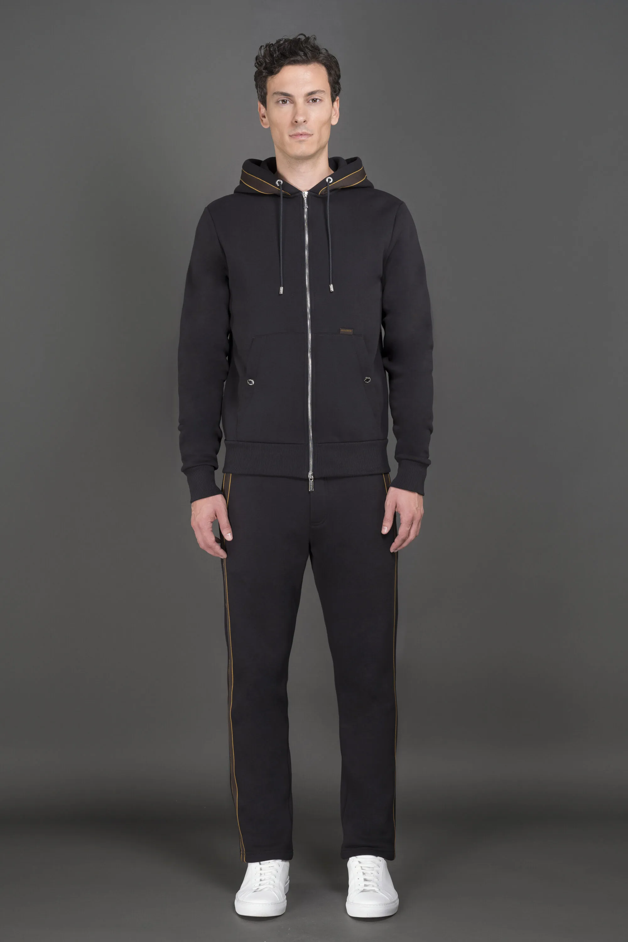SUDADERAS Y CH&AACUTE;NDALES JUXSFT