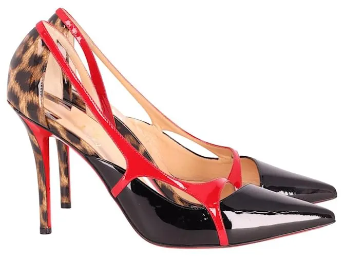 Tacones puntiagudos con ribete rojo de Christian Louboutin en charol con estampado animal 