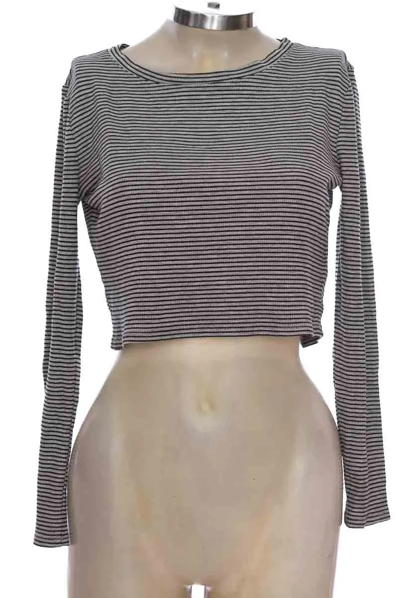 TOP / CAMISETA COLOR GRIS  FOREVER 21