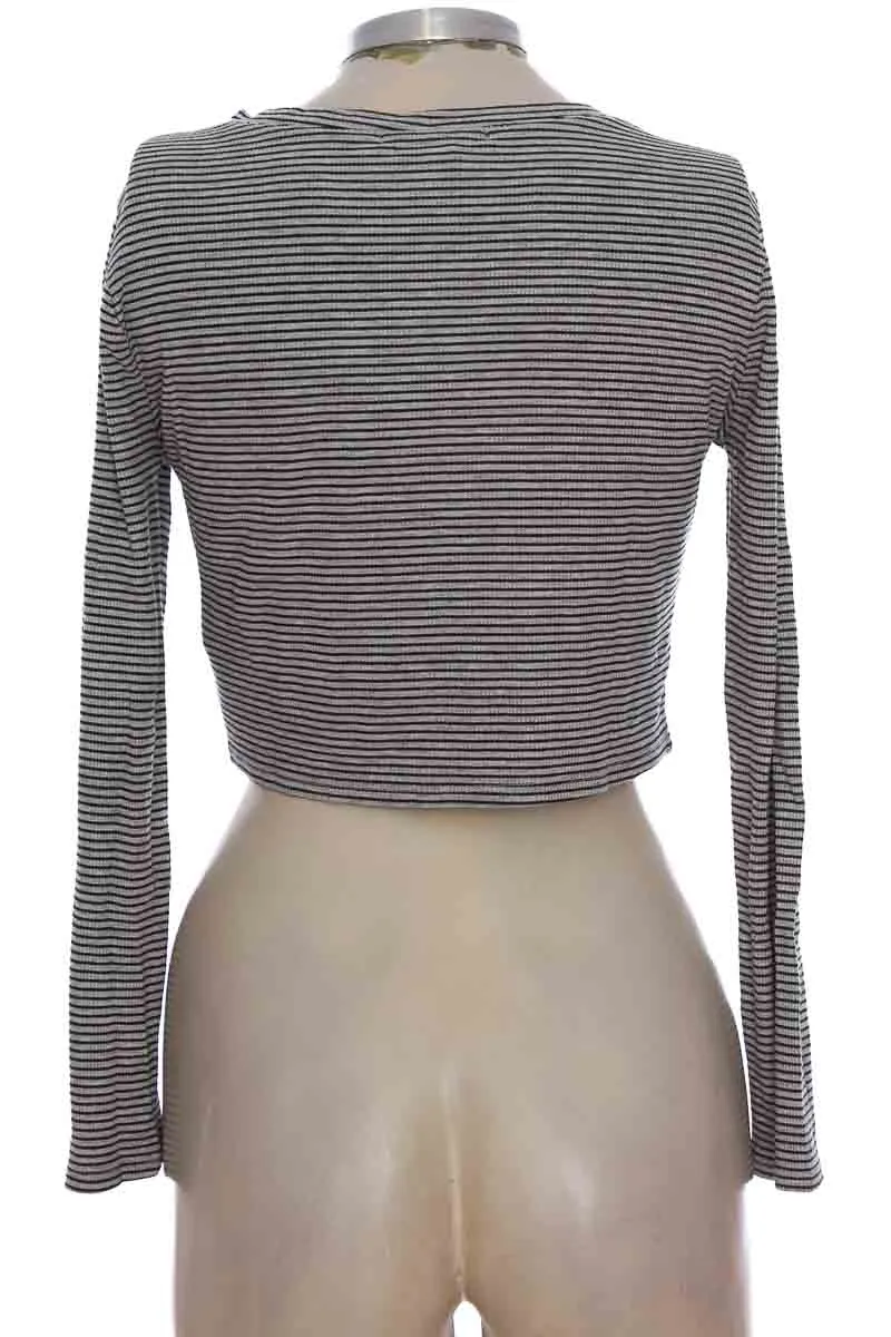 TOP / CAMISETA COLOR GRIS  FOREVER 21