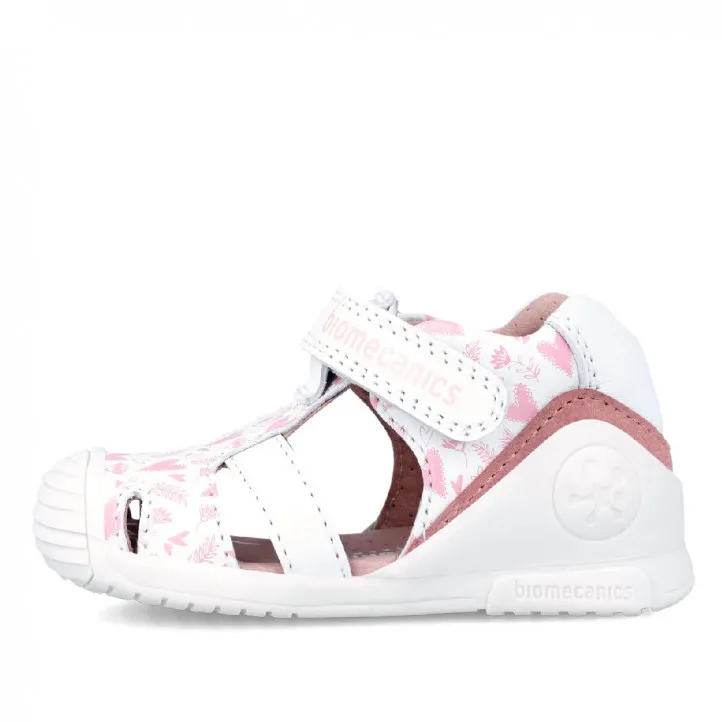 ZAPATOS BIOMECANICS DE NIñA BLANCO CON ESTAMPADO CORAZONES ROSAS 242104B