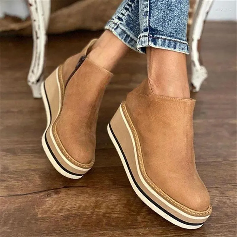 Zapatos de vestir 2024 Autumn Women Tacones Medos Cuaradas Camper Fashion Fashion Fashion Aumento Botas Interna Diseñador de gla