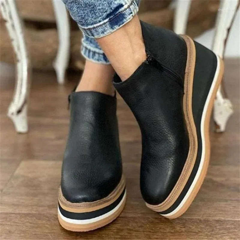 Zapatos de vestir 2024 Autumn Women Tacones Medos Cuaradas Camper Fashion Fashion Fashion Aumento Botas Interna Diseñador de gla