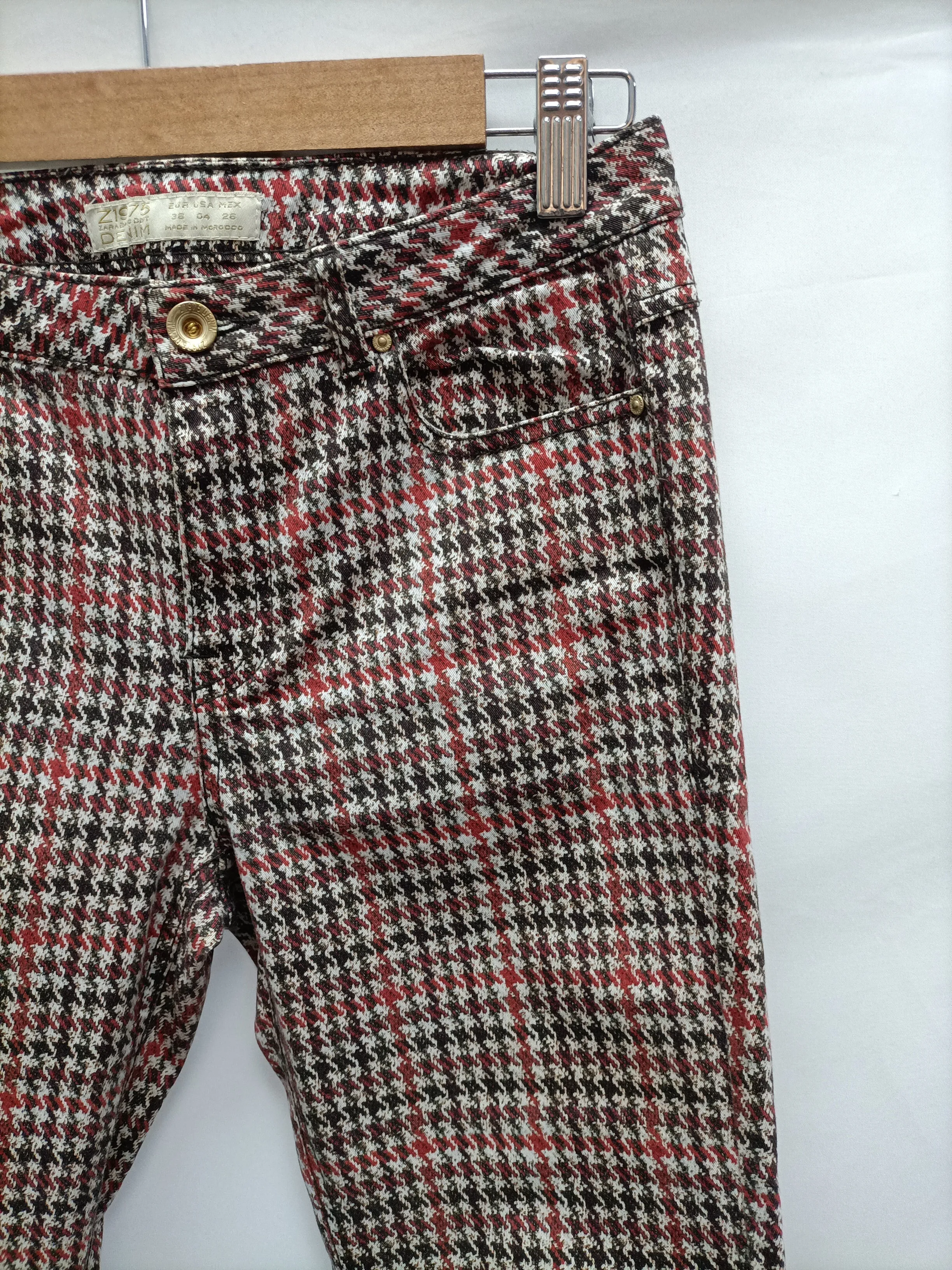 ZARA. Pantalón pata de gallo T.36
